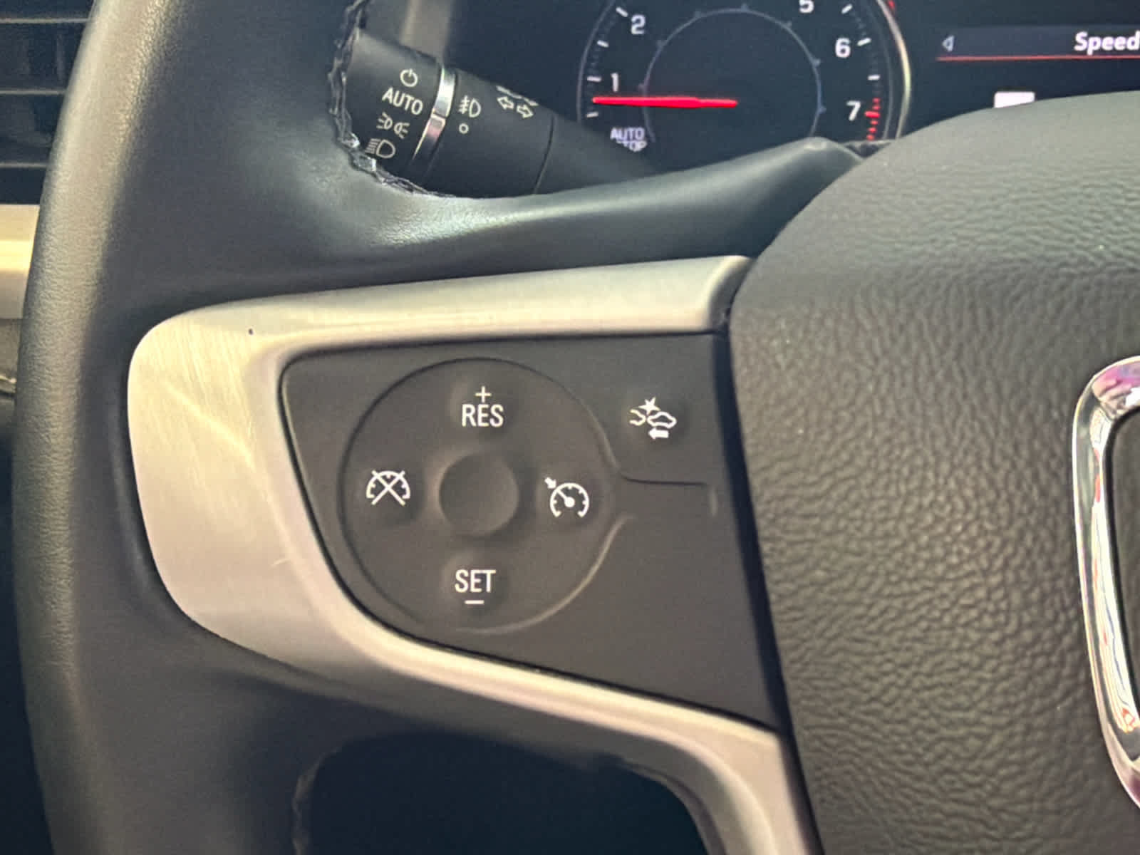 Used 2023 GMC Acadia SLT FWD image 42