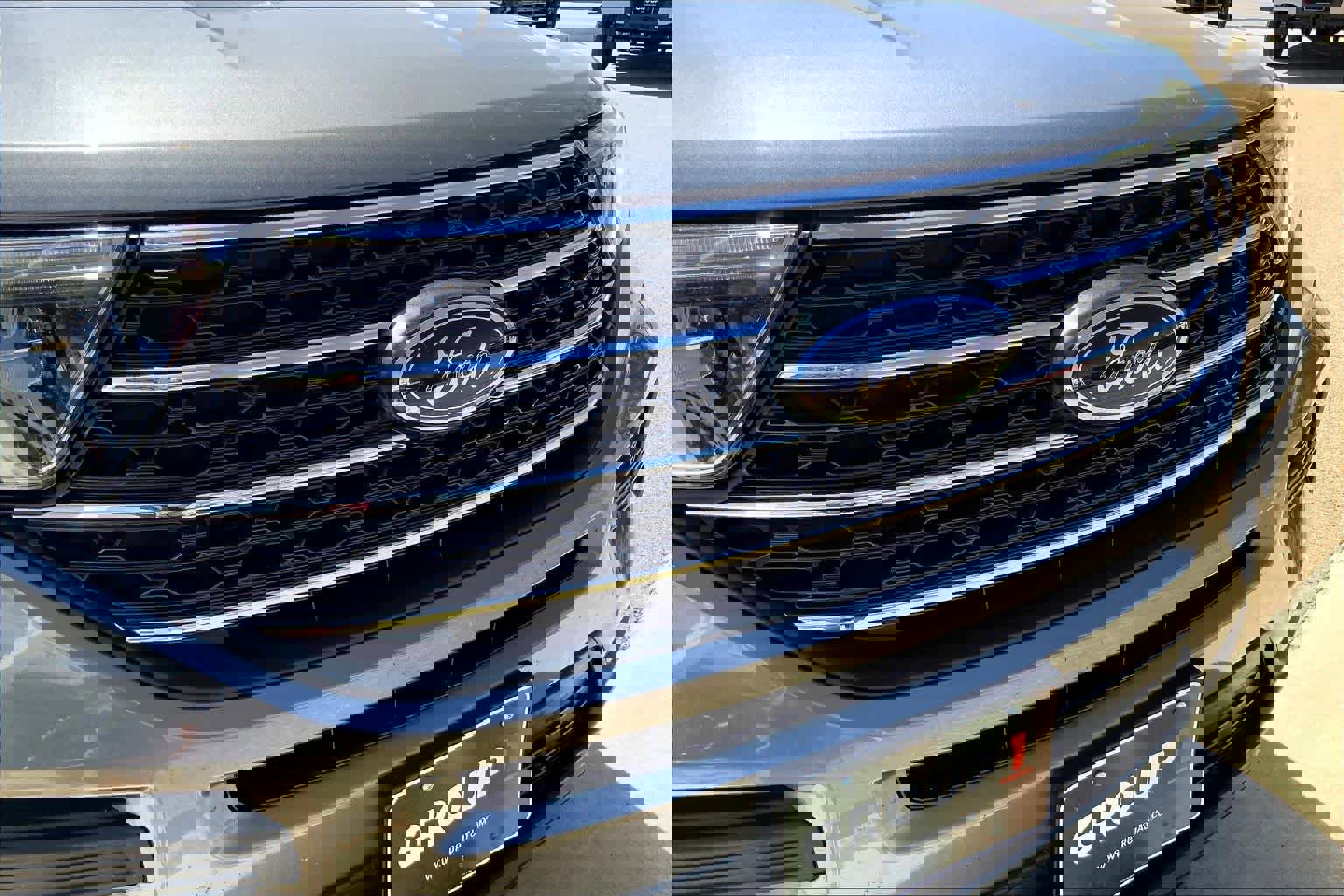 Used 2022 Ford Explorer XLT image 37