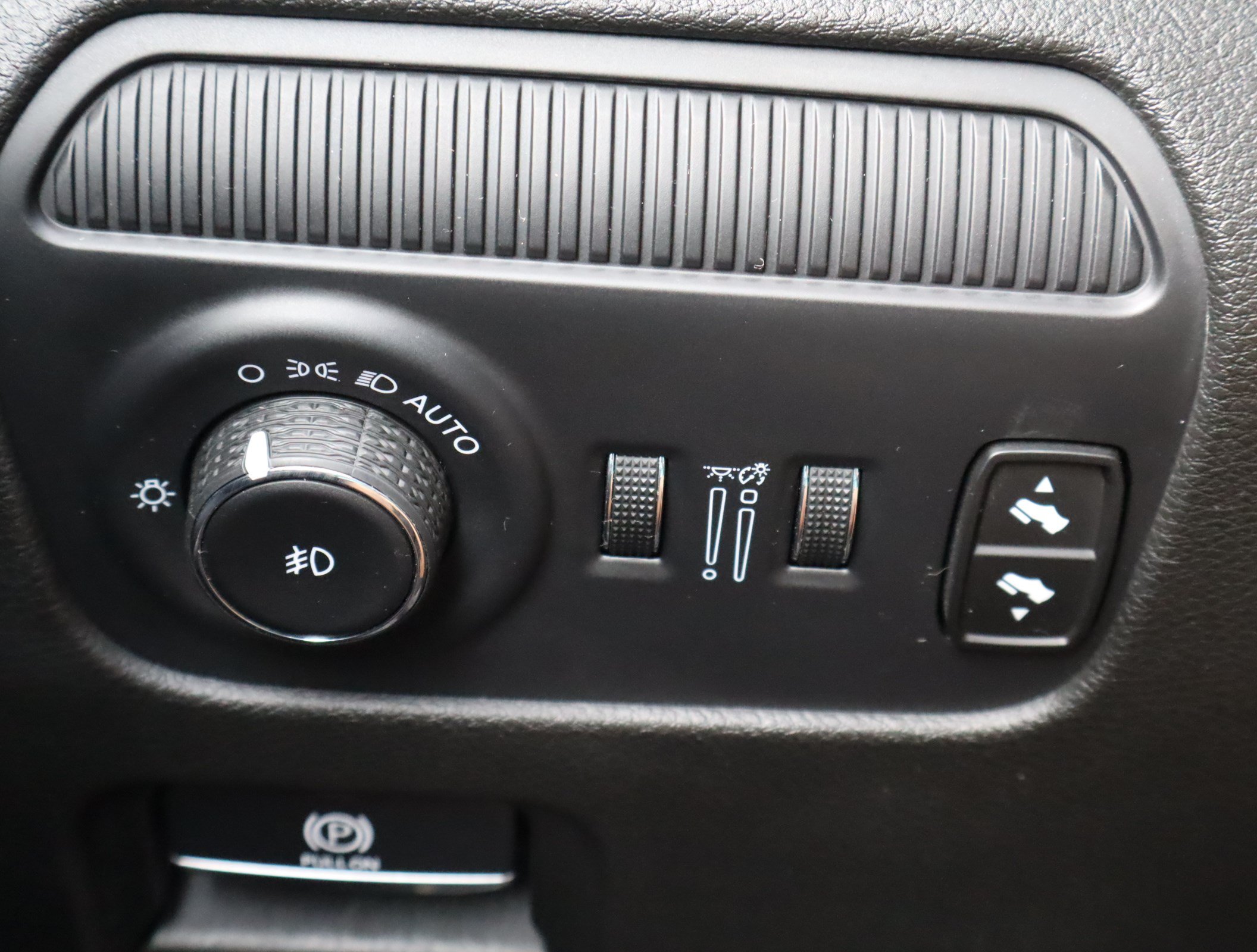 Used 2024 Jeep Wagoneer L Series II AWD/4WD image 20