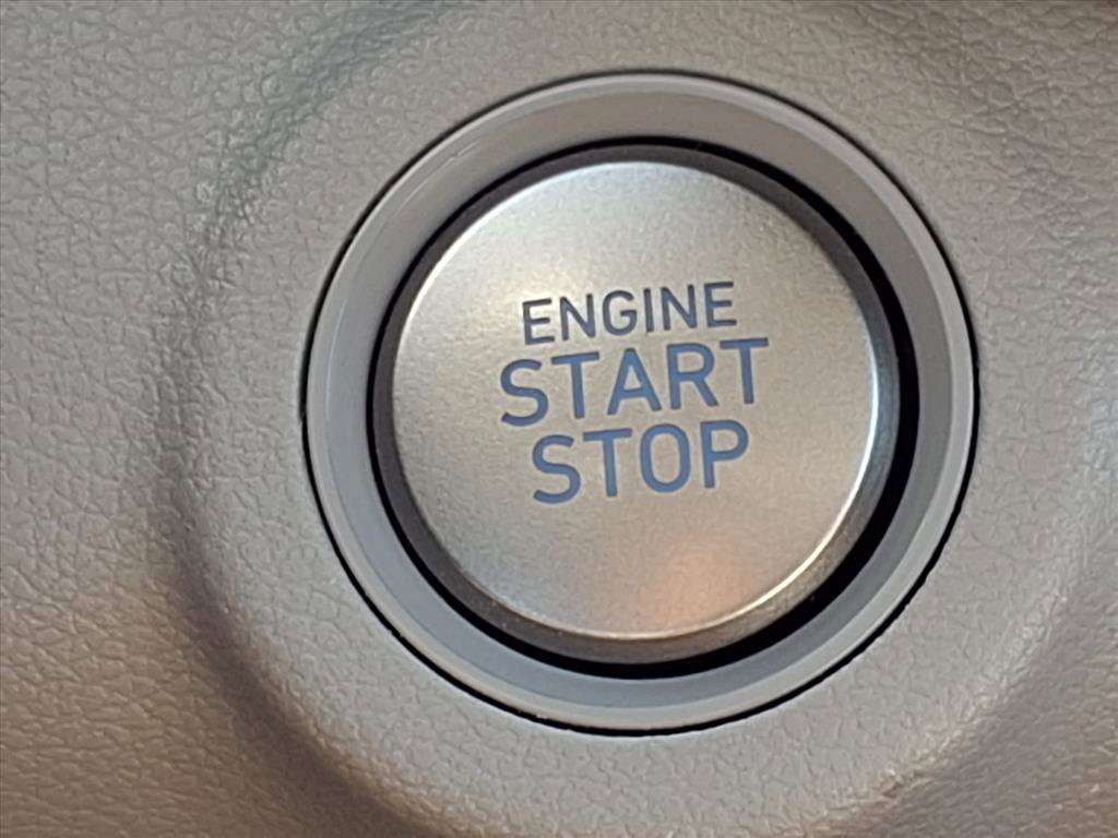 Used 2025 Hyundai Venue SEL image 10