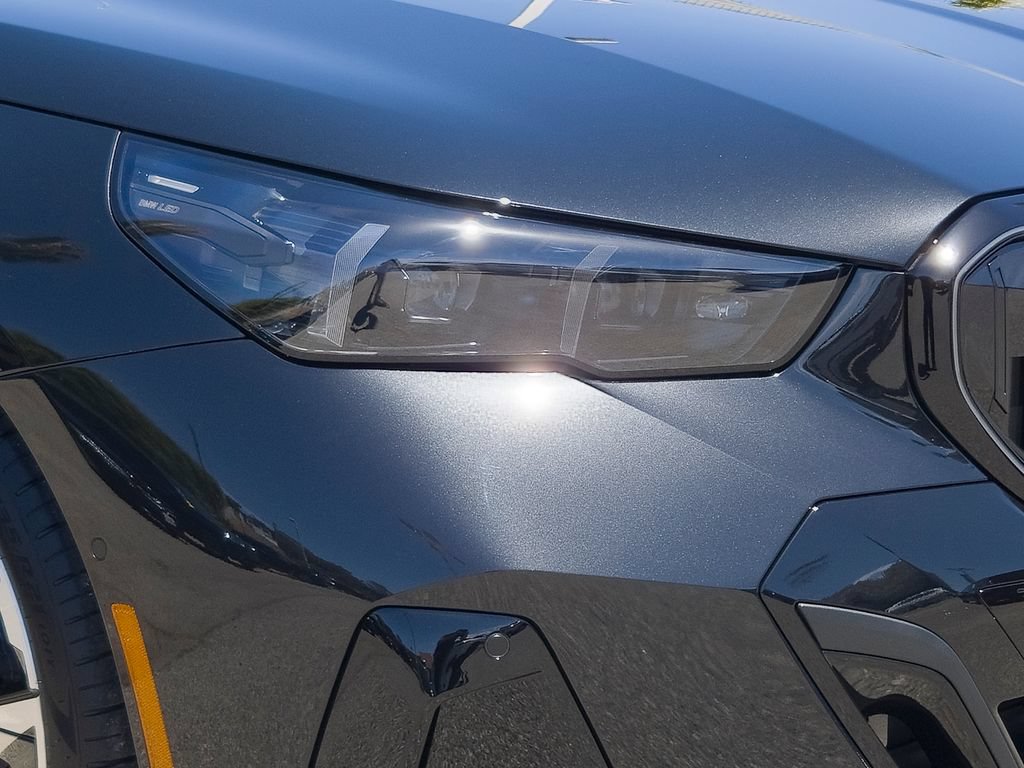 New 2026 BMW 550e xDrive w/ Premium Package AWD/4WD image 6