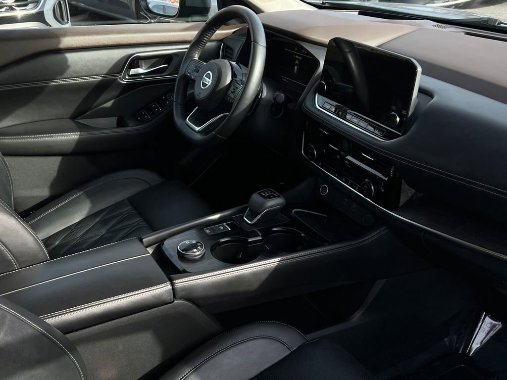 Used 2021 Nissan Rogue Platinum image 12