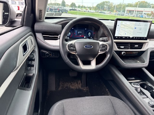 Used 2025 Ford Explorer Active AWD/4WD image 21