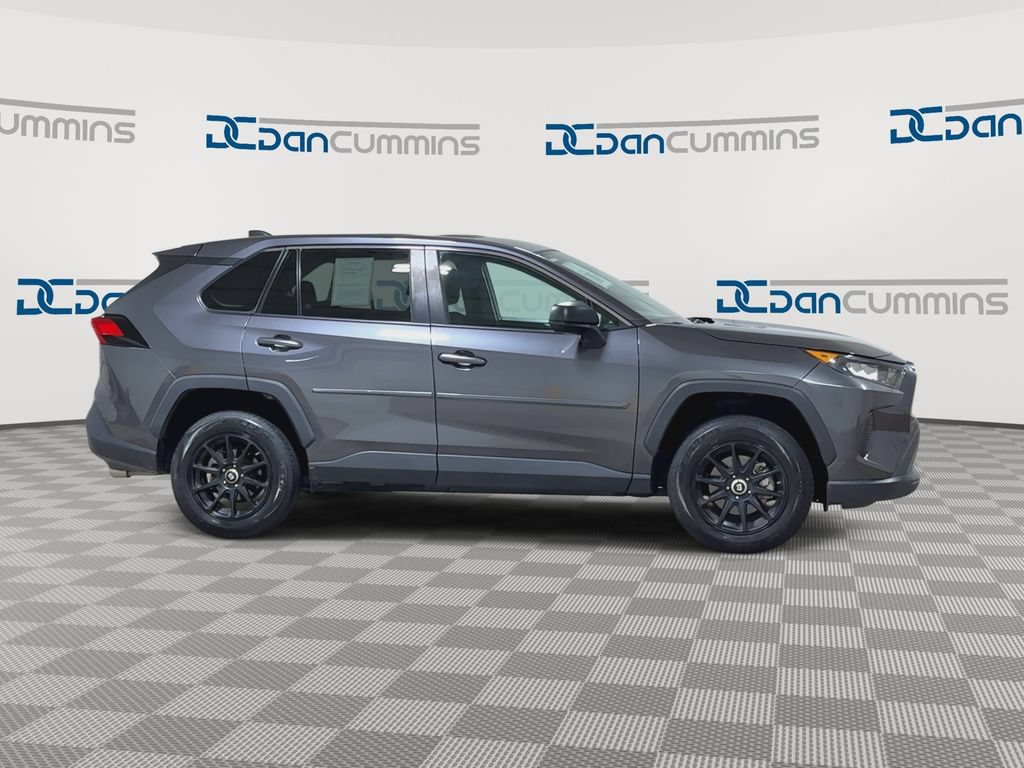 Used 2022 Toyota RAV4 LE FWD image 9