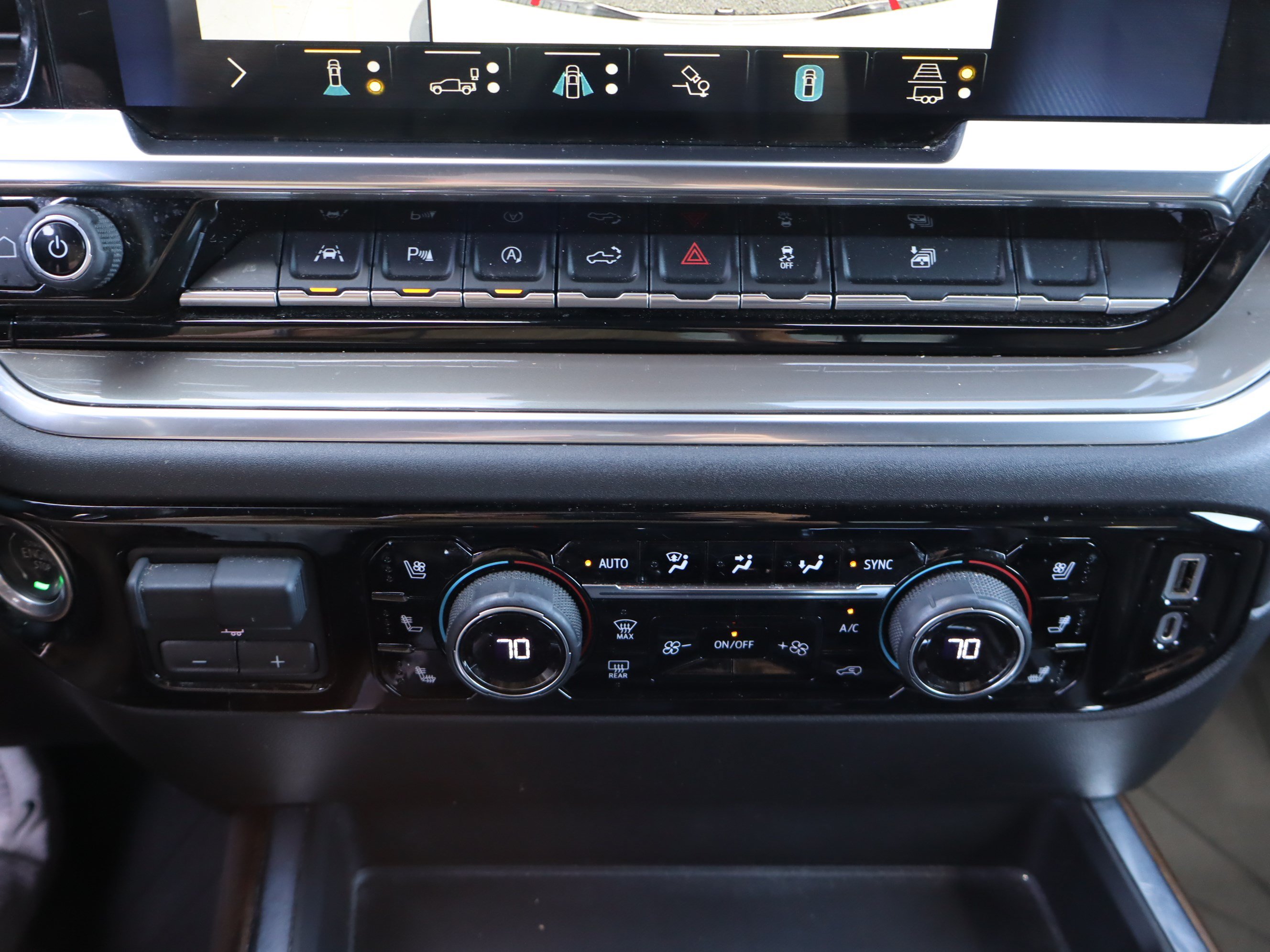 Used 2022 Chevrolet Silverado 1500 High Country w/ High Country Premium Package AWD/4WD image 31