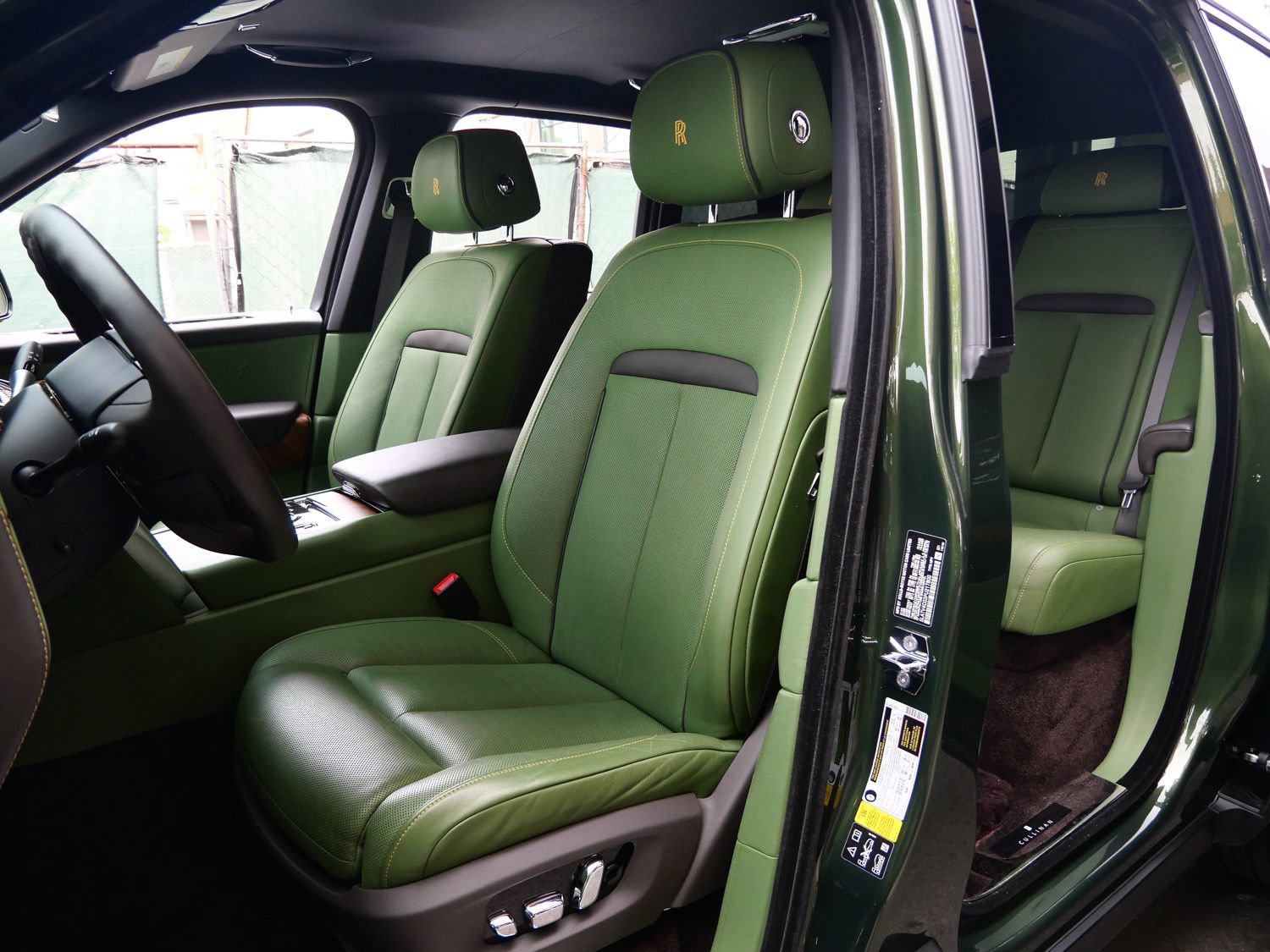 Used 2023 Rolls-Royce Cullinan w/ Cullinan Package image 29