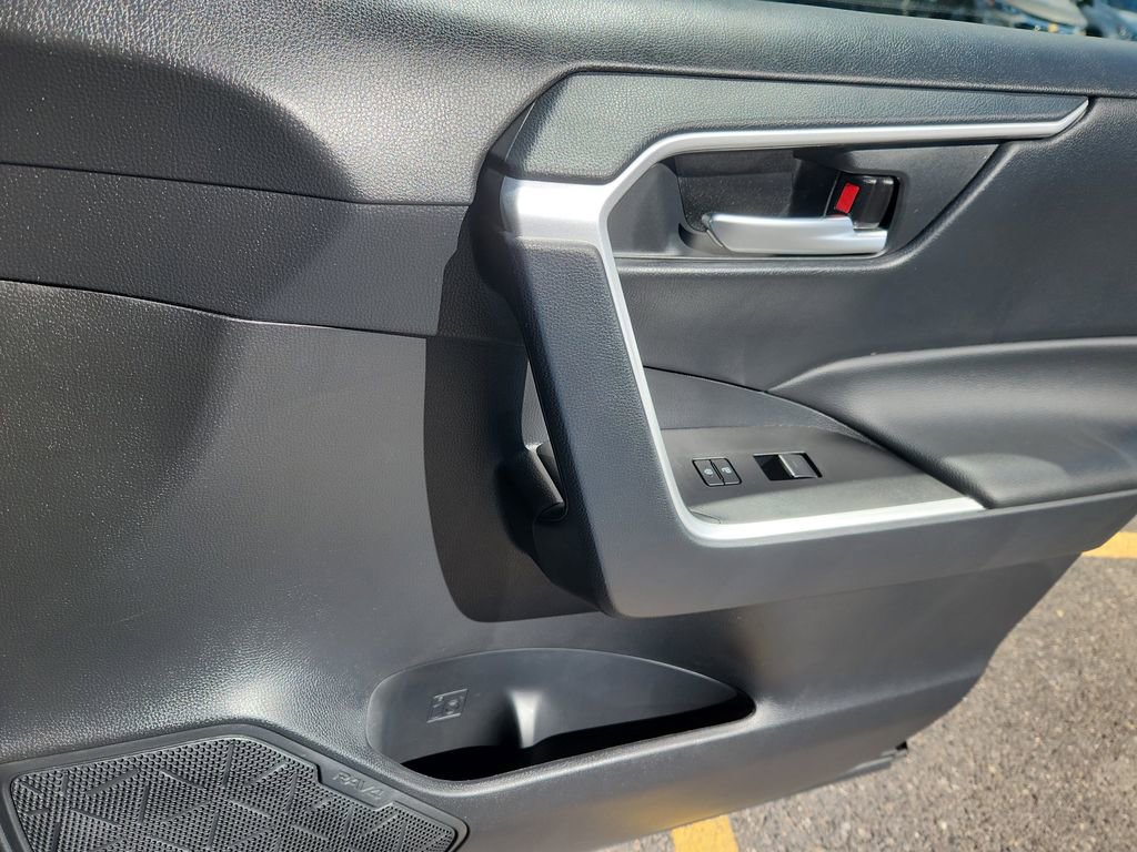Used 2025 Toyota RAV4 XLE image 14