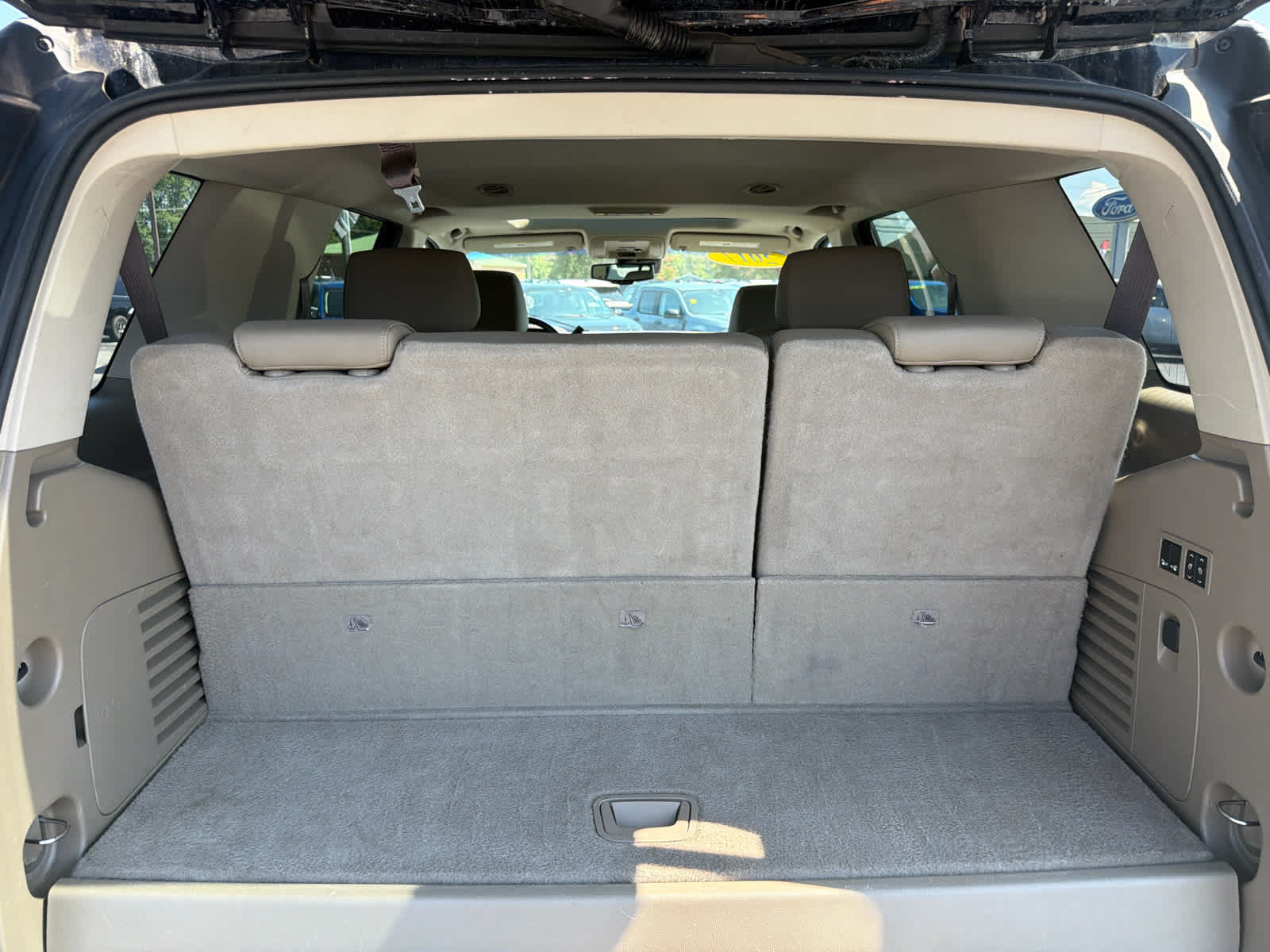 Used 2017 Chevrolet Tahoe LT w/ Luxury Package AWD/4WD image 12
