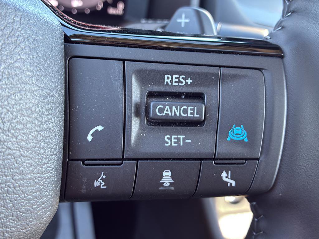 Used 2025 Nissan Rogue SL w/ Tech Package image 18