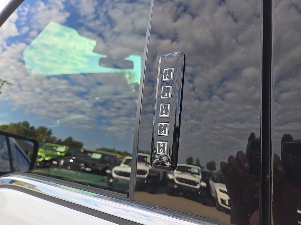 Used 2023 Ford F150 Platinum w/ FX4 Off-Road Package image 38