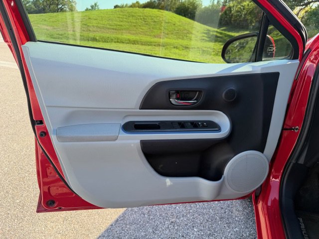 Used 2013 Toyota Prius C Three image 9