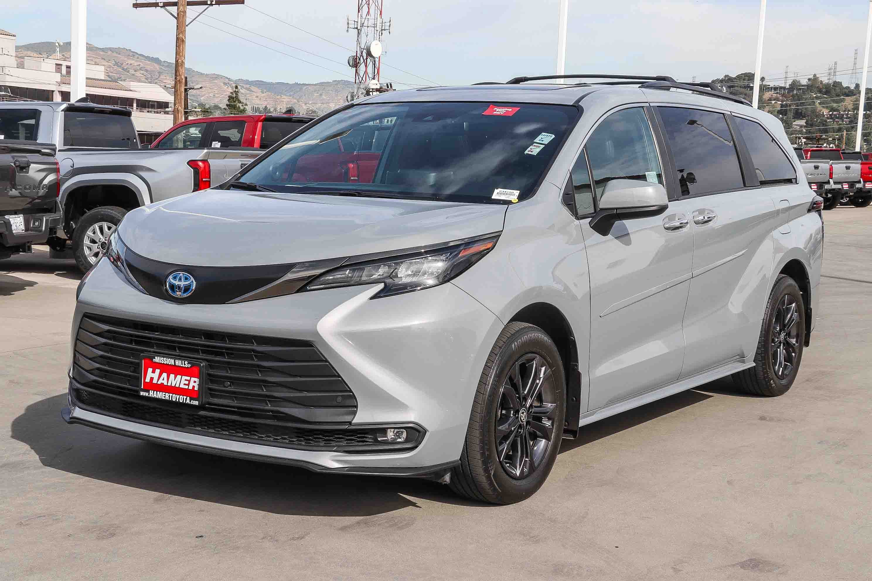 Certified 2024 Toyota Sienna XLE Woodland Edition AWD/4WD image 3