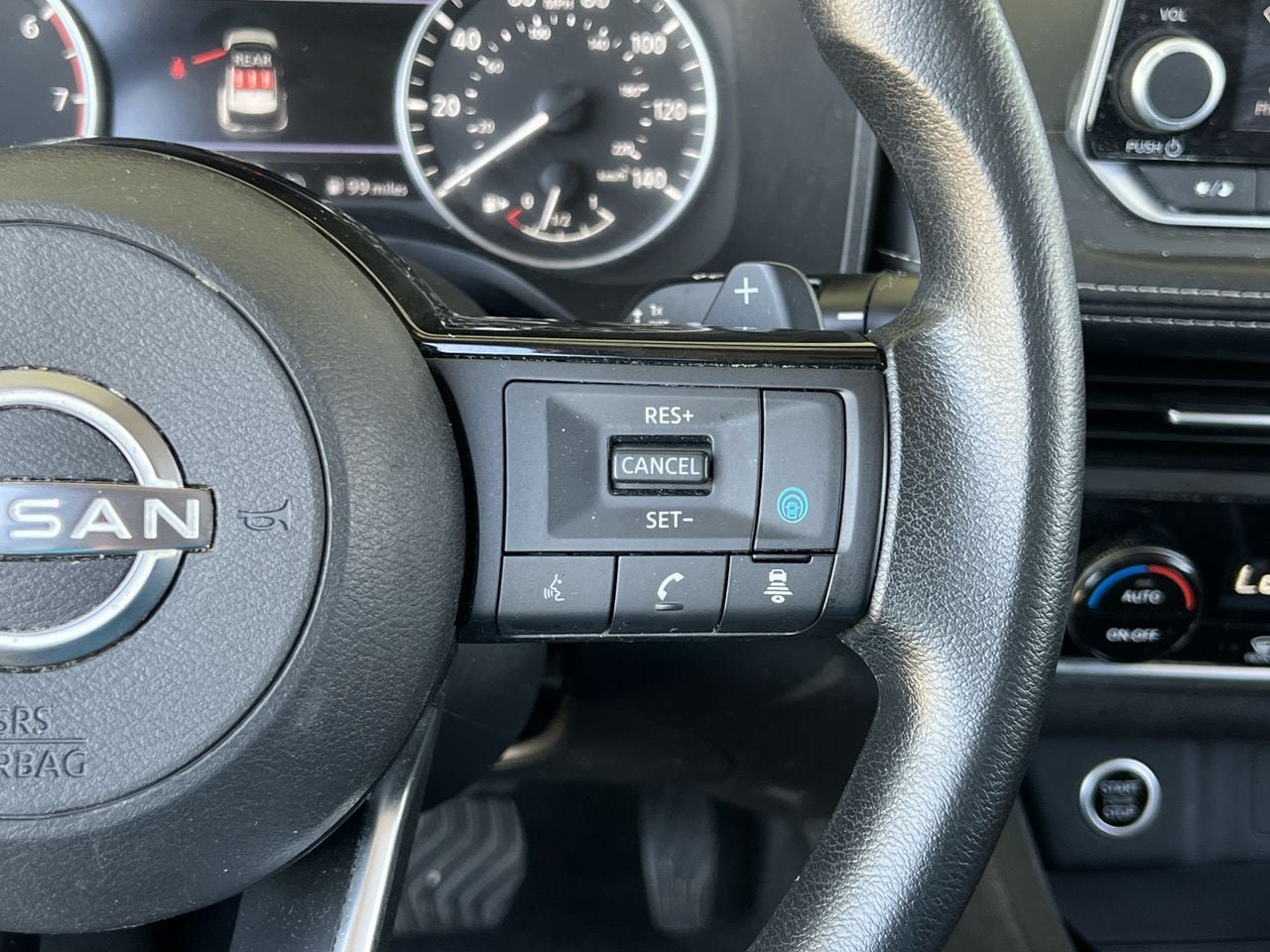 Used 2023 Nissan Rogue SV FWD image 11