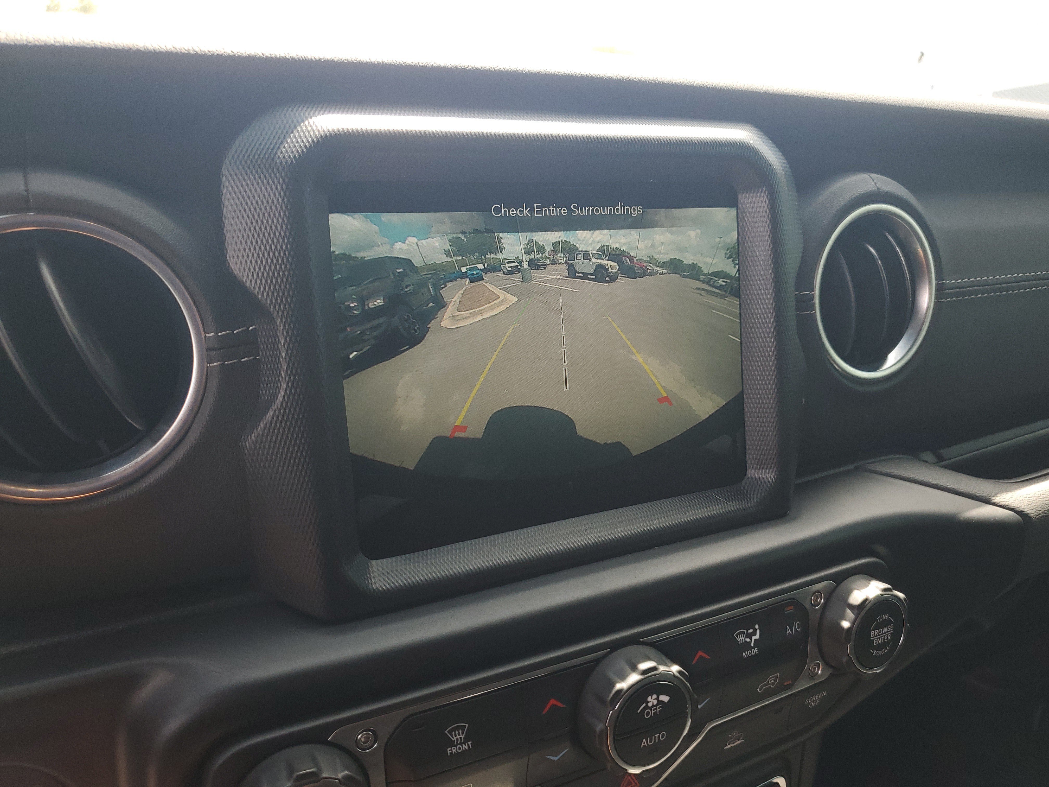 Used 2022 Jeep Wrangler Unlimited Sahara AWD/4WD image 20