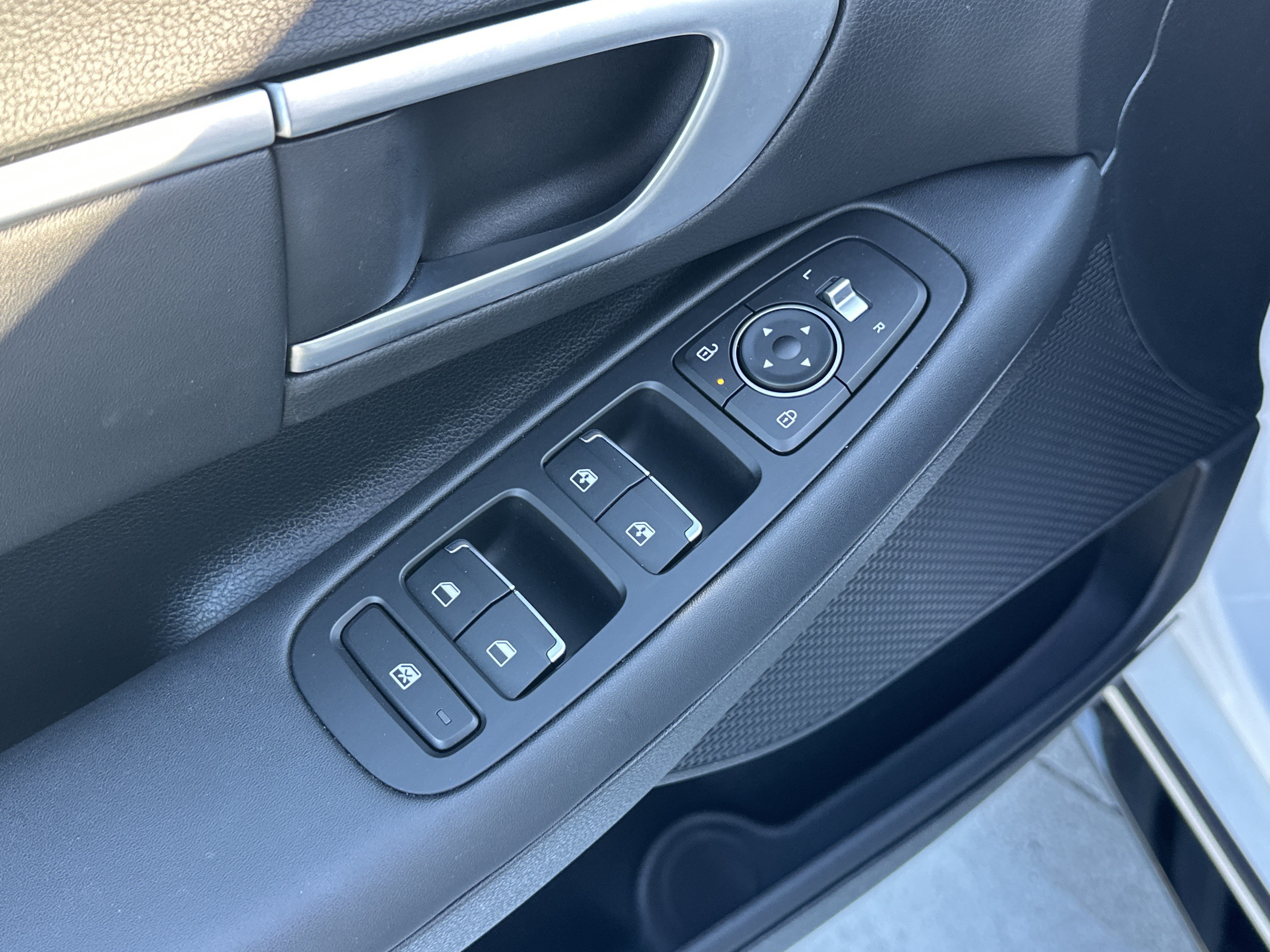 Used 2025 Hyundai Sonata SEL FWD image 15