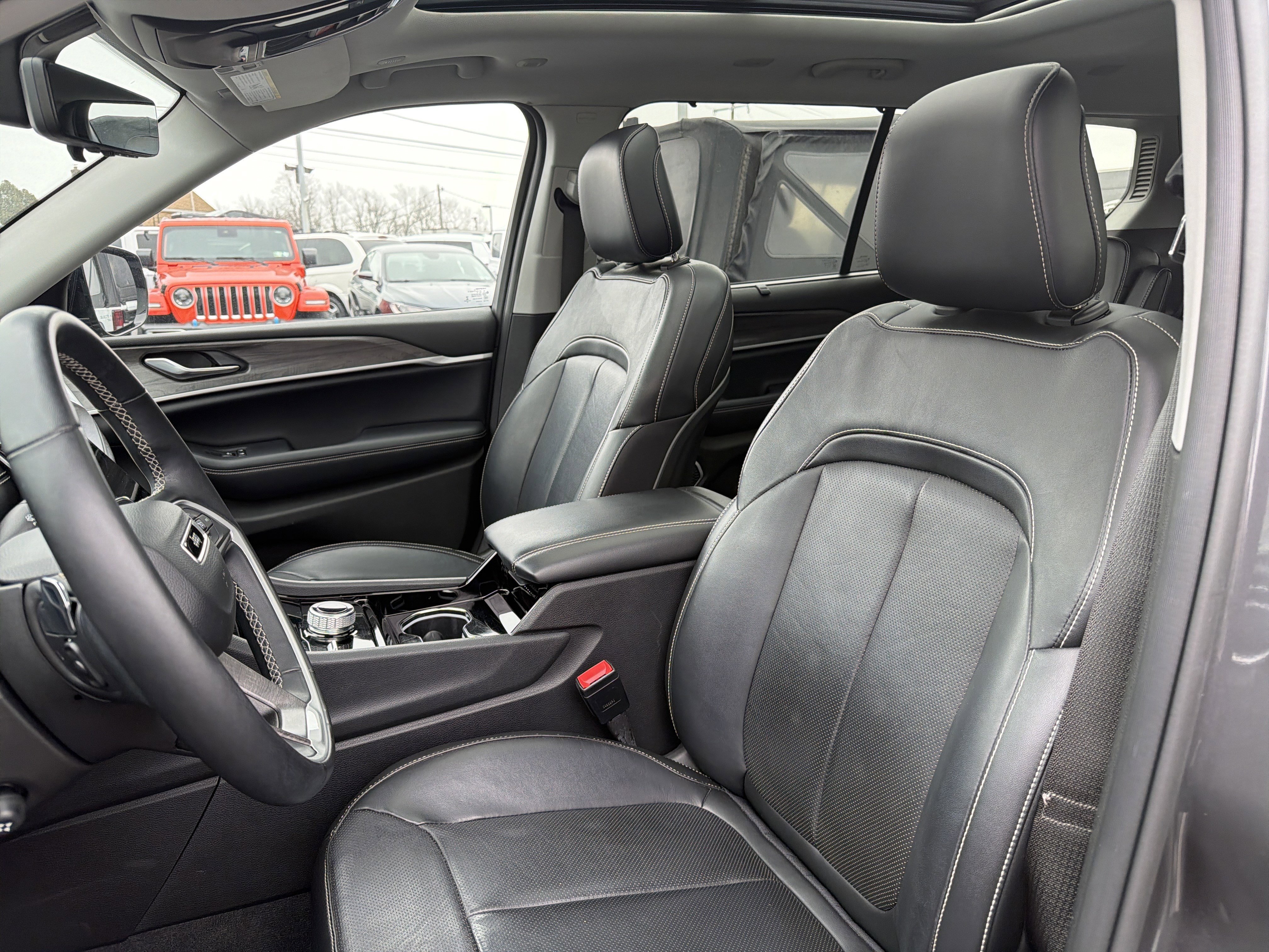 Used 2022 Jeep Grand Cherokee L Limited w/ Luxury Tech Group II AWD/4WD image 15