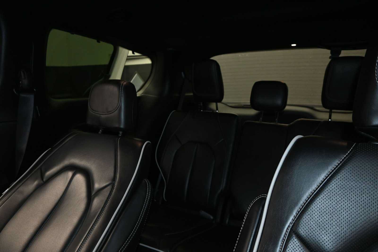 Used 2025 Chrysler Pacifica Limited FWD image 23