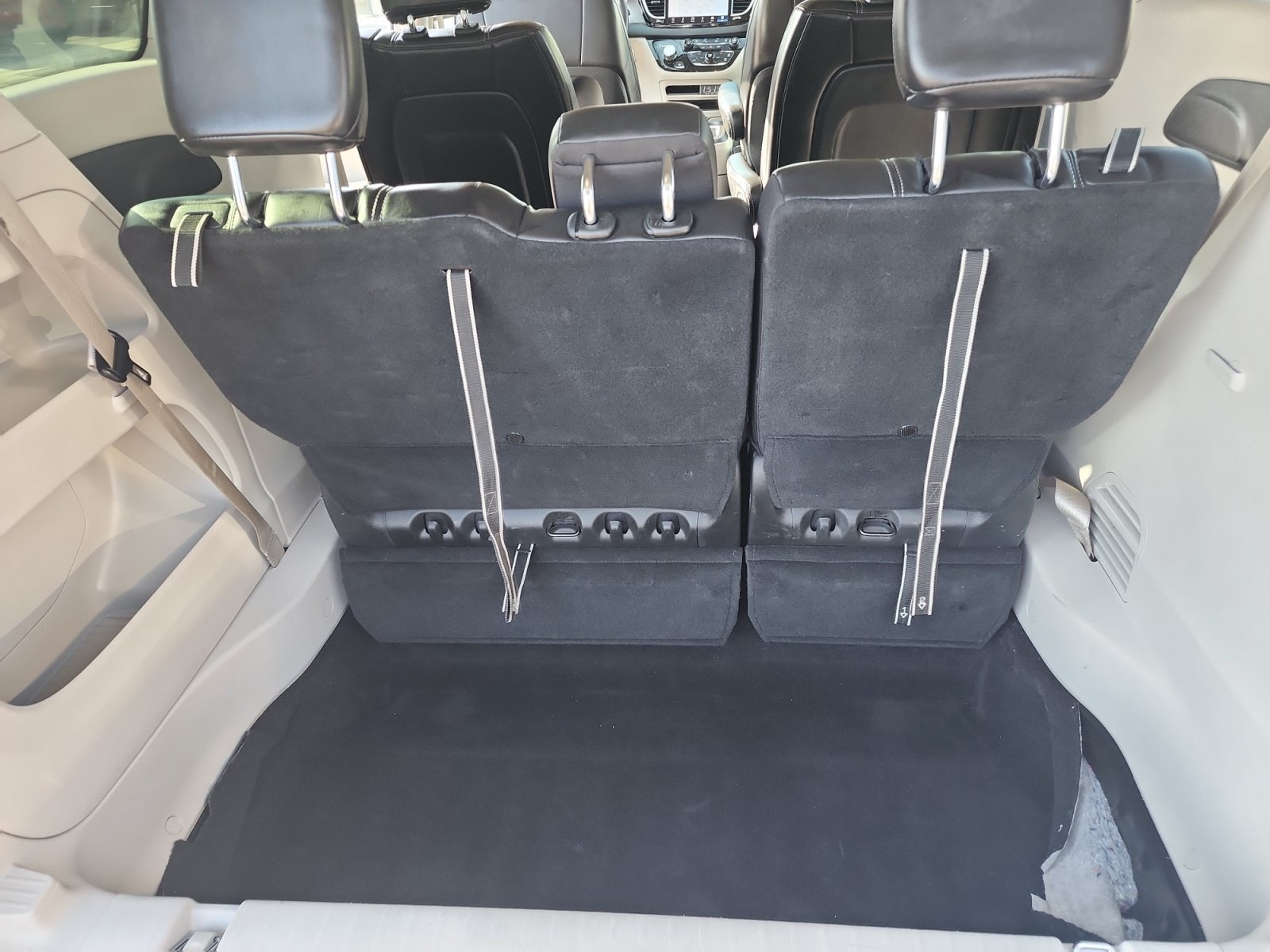 Used 2024 Chrysler Pacifica Touring-L FWD image 27