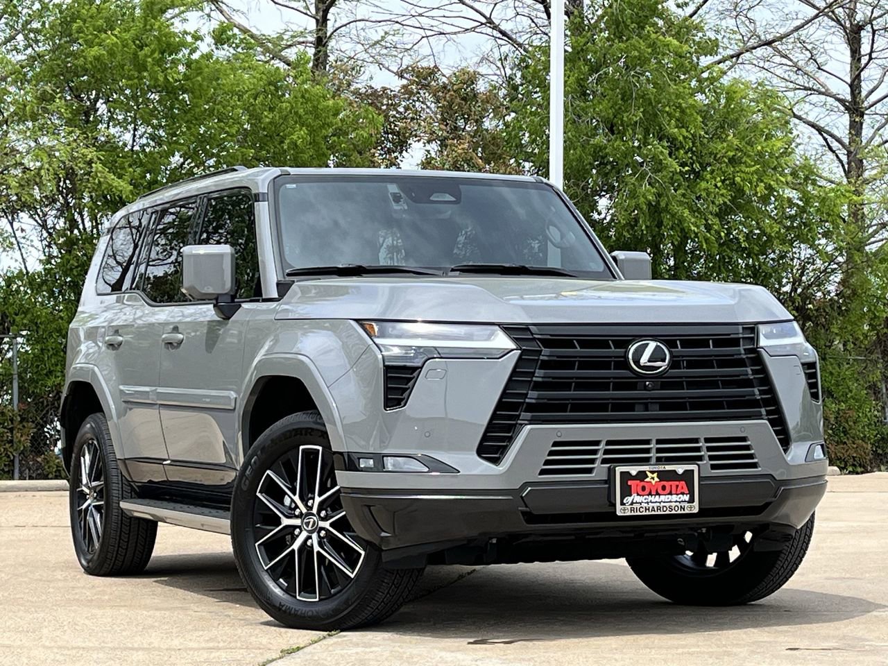 Used 2025 Lexus GX 550 w/ Accessory Package (2T) image 2