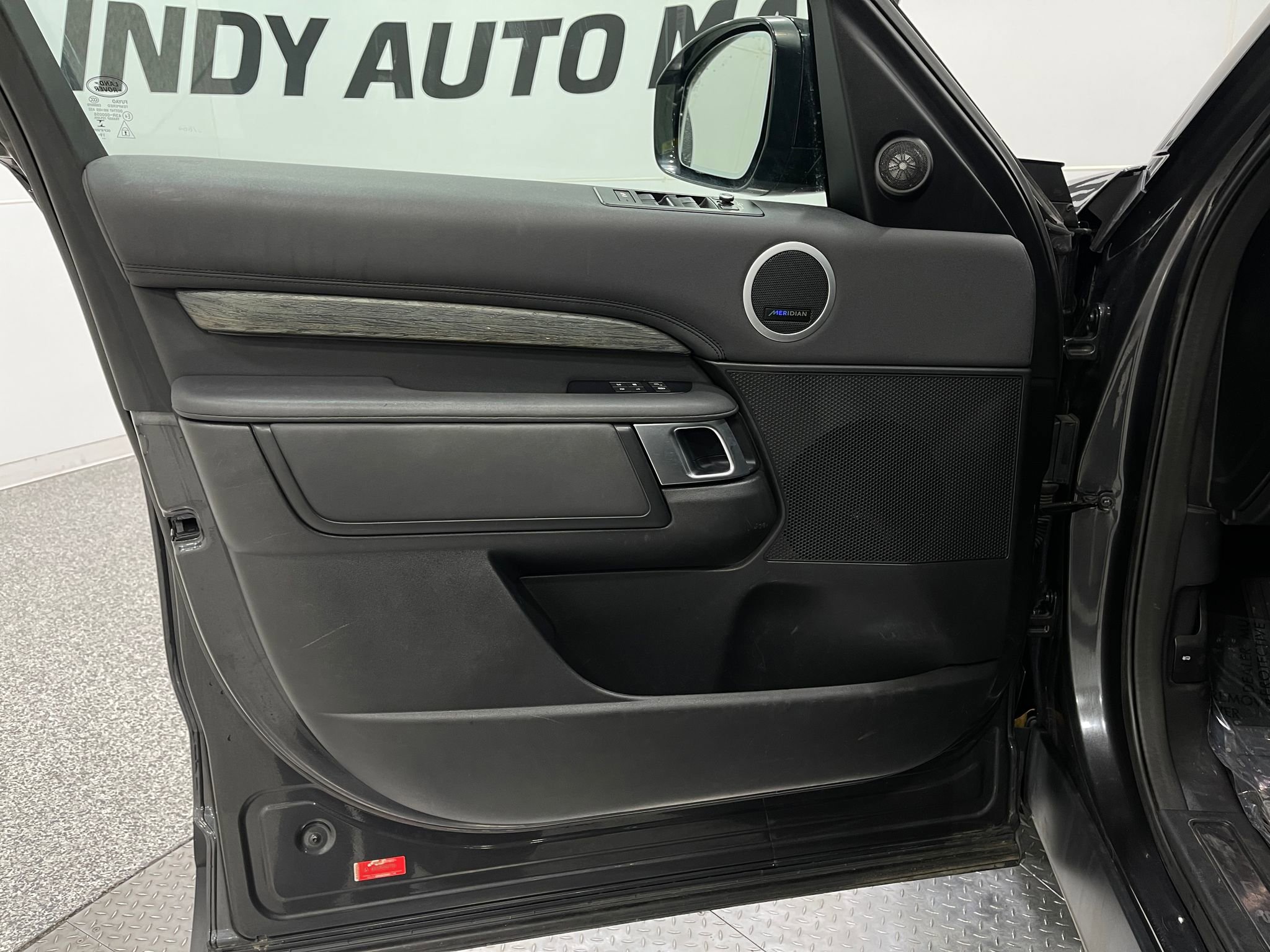 Used 2020 Land Rover Discovery HSE AWD/4WD image 15