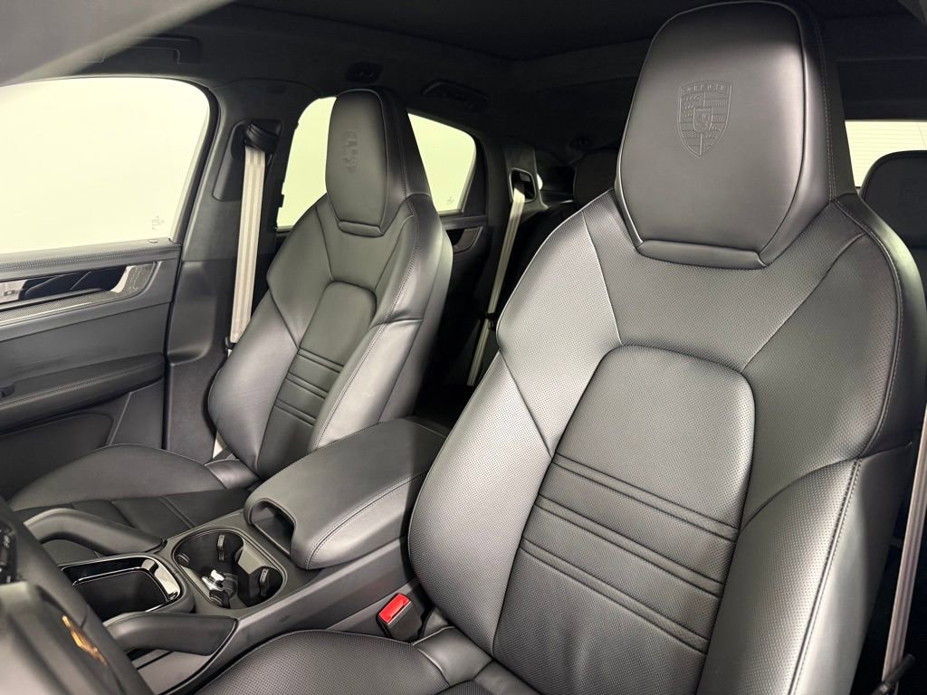 Certified 2025 Porsche Cayenne GTS image 5