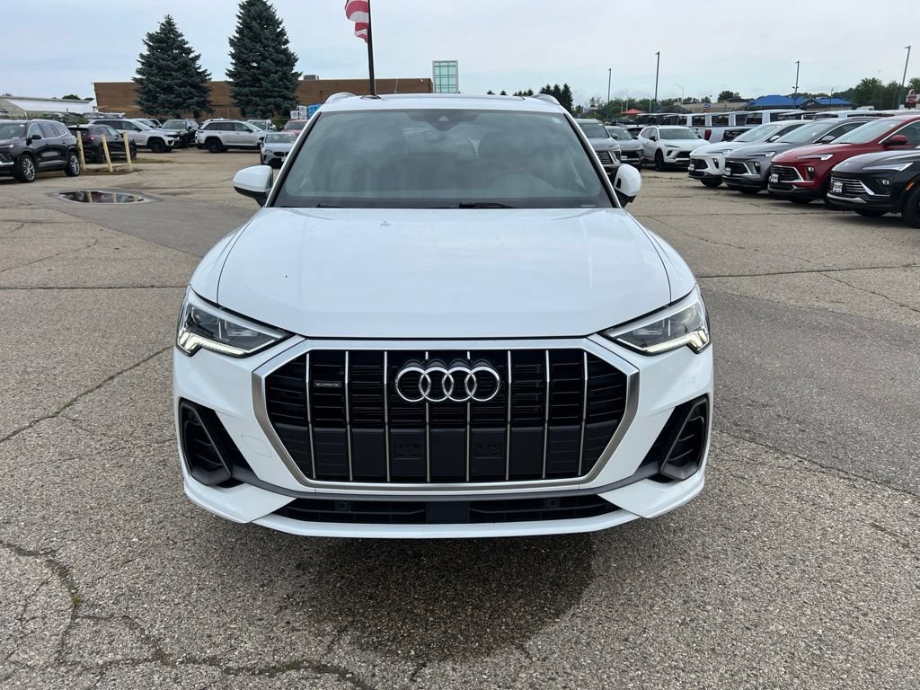 Used 2025 Audi Q3 2.0T Premium AWD/4WD image 2