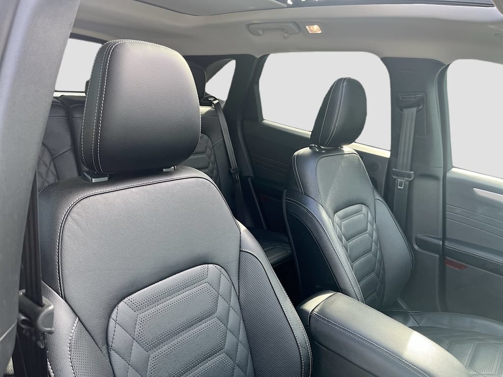 Used 2024 Ford Escape Platinum w/ Premium Technology Package AWD/4WD image 29