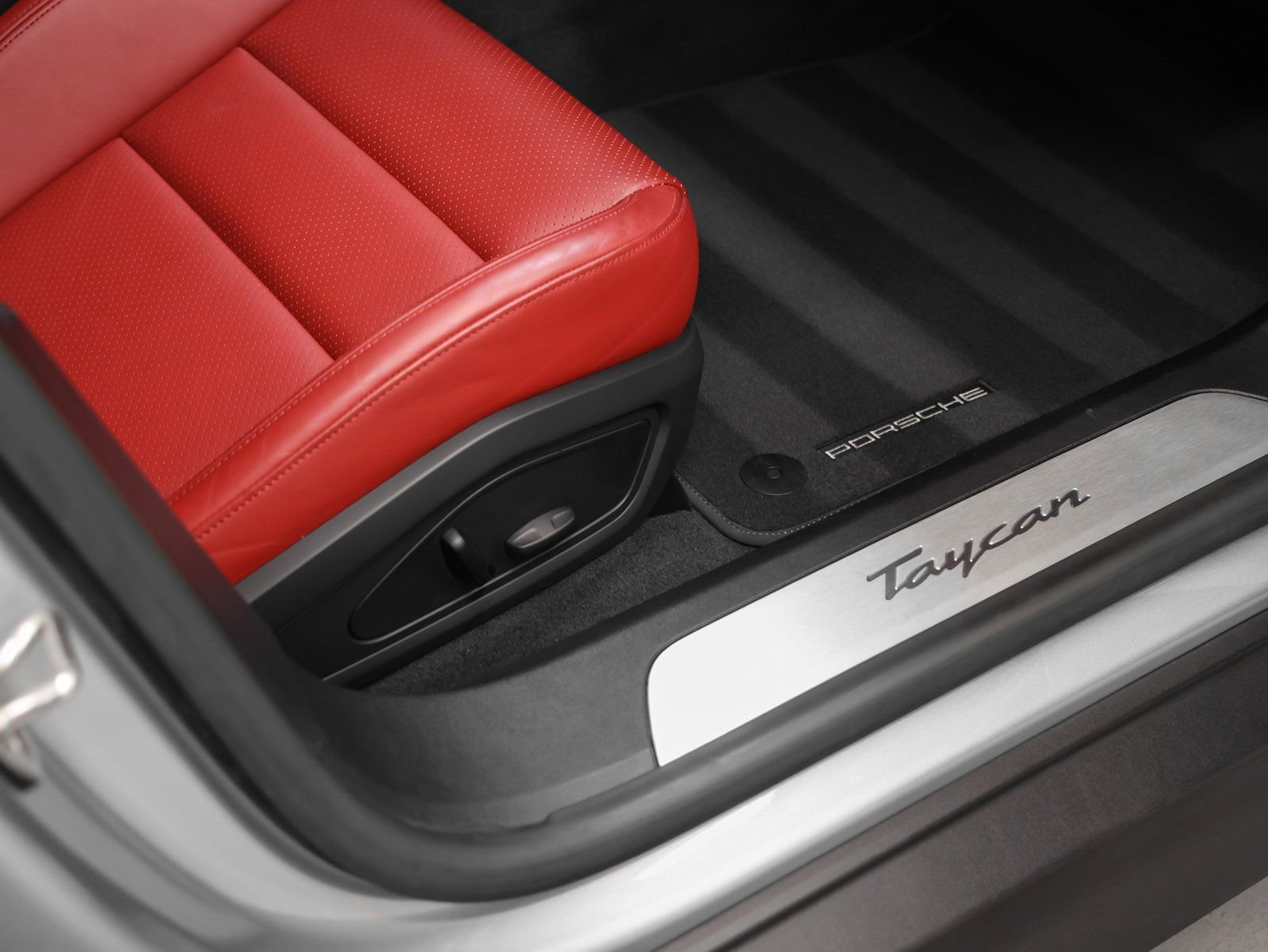 Certified 2023 Porsche Taycan image 17