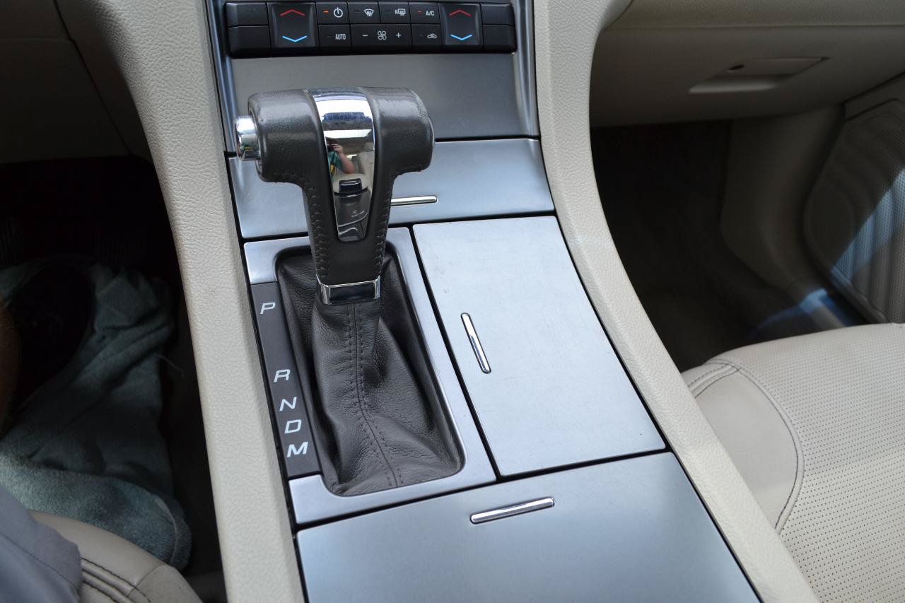 Used 2010 Ford Taurus Limited AWD/4WD image 25