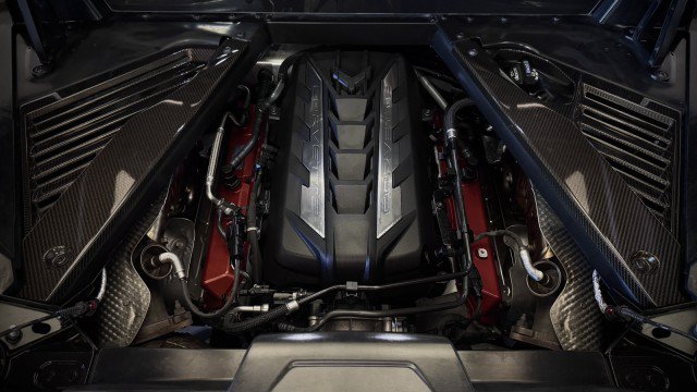 Used 2024 Chevrolet Corvette Stingray Premium Cpe w/ Z51 Performance Package RWD image 31