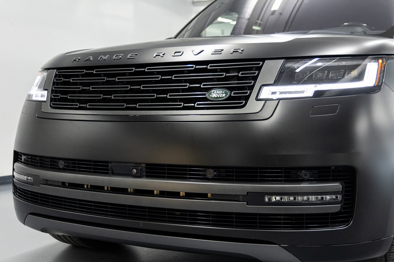 Used 2023 Land Rover Range Rover Autobiography image 10