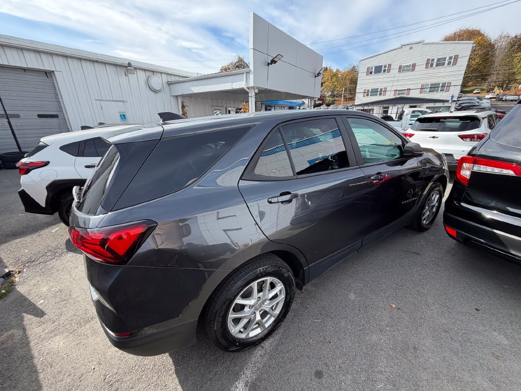 Used 2022 Chevrolet Equinox LS w/ LS Convenience Package AWD/4WD image 6