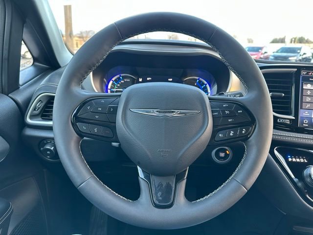 Certified 2024 Chrysler Pacifica Select image 33