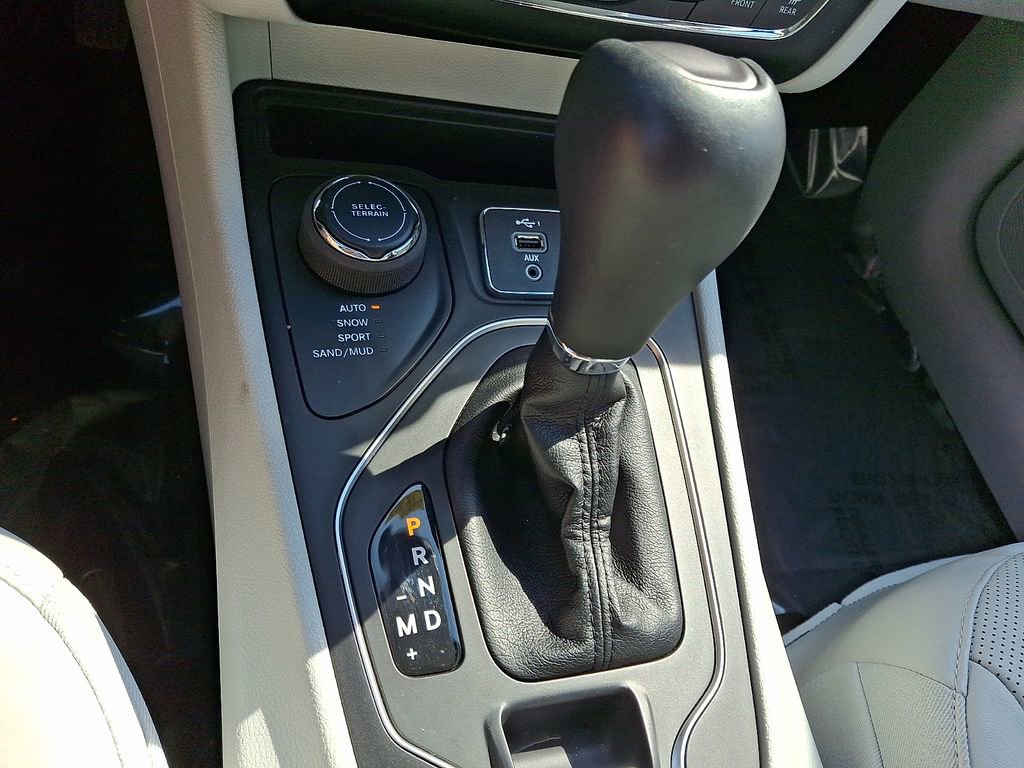 Used 2021 Jeep Cherokee Latitude Lux w/ Comfort/Convenience Group AWD/4WD image 15