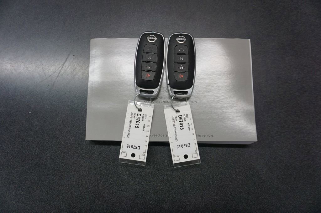 Used 2023 Nissan Rogue SV image 15