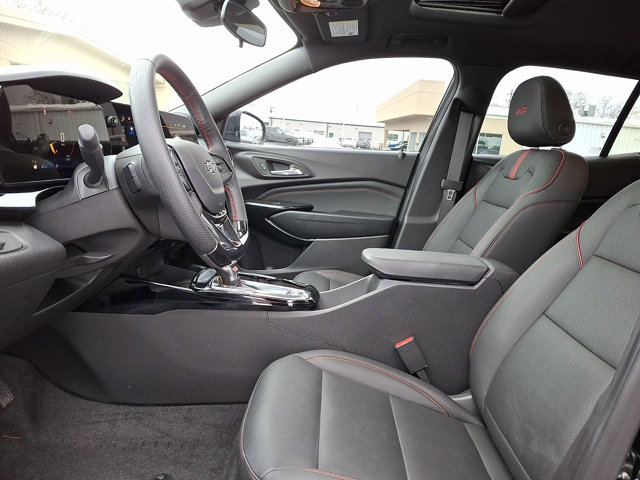 Used 2025 Chevrolet Trax RS w/ Sunroof Package image 13