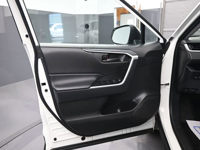 Used 2024 Toyota RAV4 LE AWD/4WD image 9