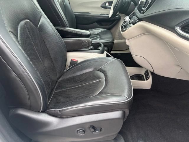 Used 2020 Chrysler Pacifica Limited FWD image 21