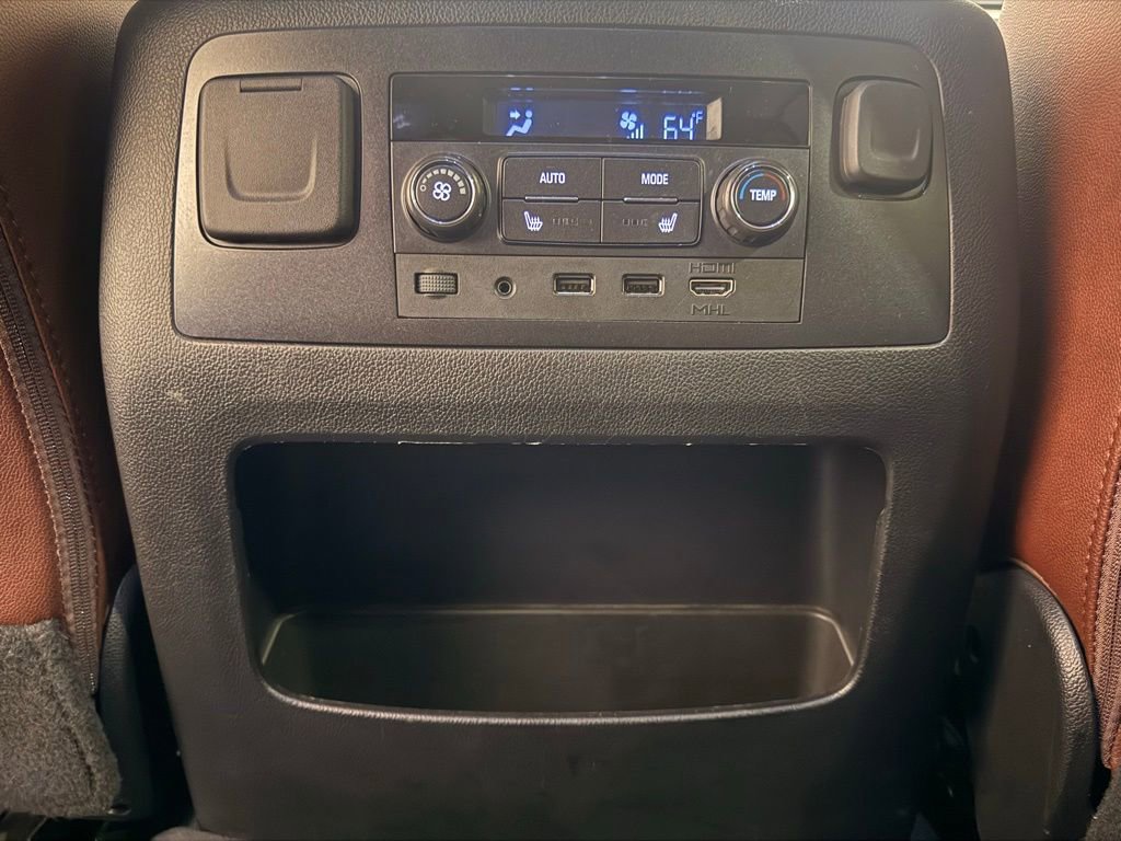 Used 2020 Chevrolet Suburban Premier w/ Premier Plus Edition image 35
