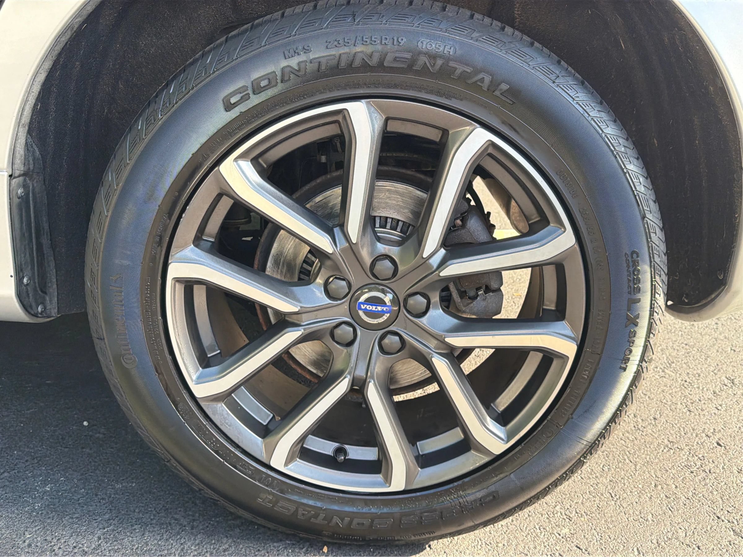 Used 2017 Volvo XC60 T6 Dynamic AWD/4WD image 16
