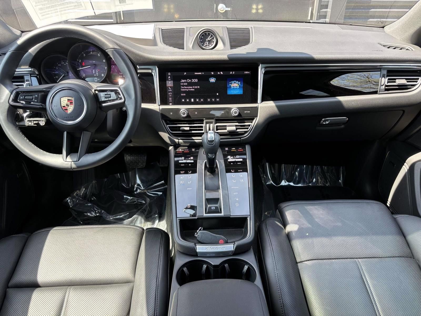 Used 2026 Porsche Macan AWD/4WD image 18