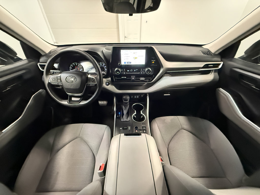 Used 2023 Toyota Highlander L FWD image 18