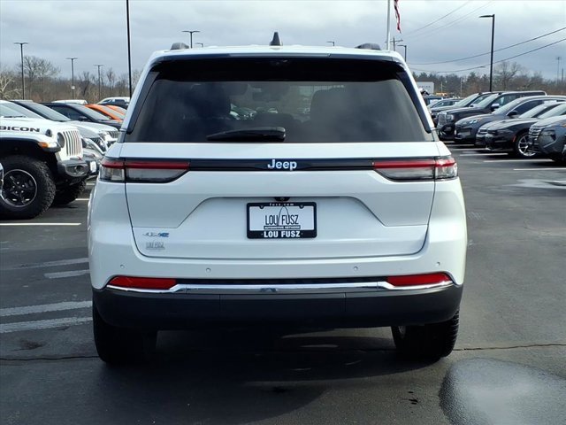 Used 2023 Jeep Grand Cherokee 4WD 4xe w/ Luxury Tech Group II image 28