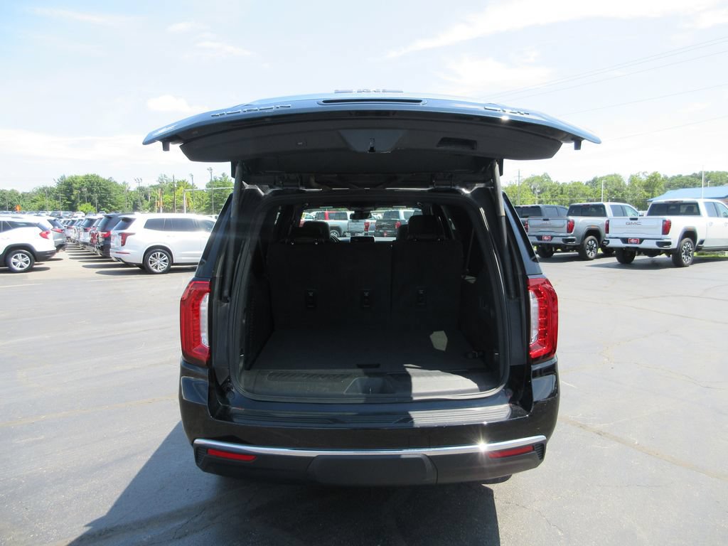 Certified 2024 GMC Yukon XL SLT w/ SLT Premium Package AWD/4WD image 8
