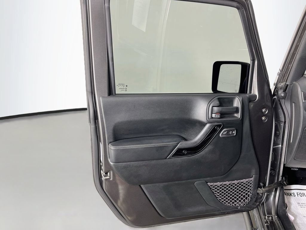Used 2017 Jeep Wrangler Unlimited Sahara AWD/4WD image 26