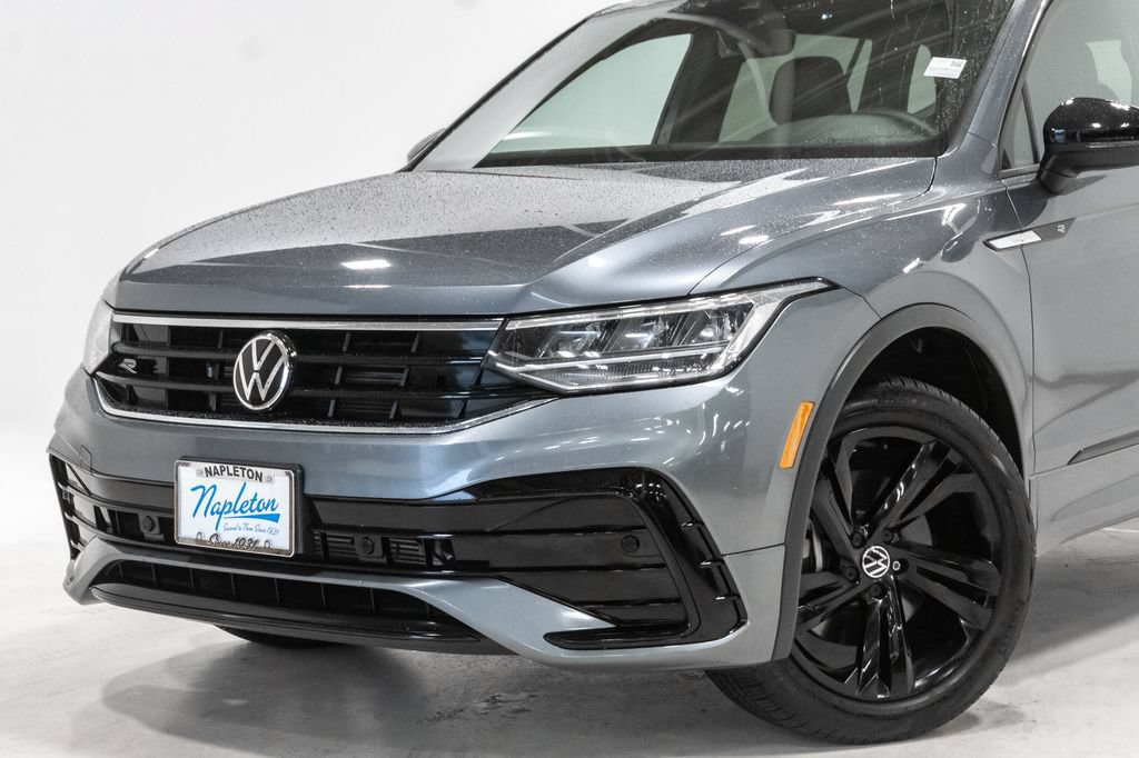 Used 2023 Volkswagen Tiguan SE R-Line AWD/4WD image 2