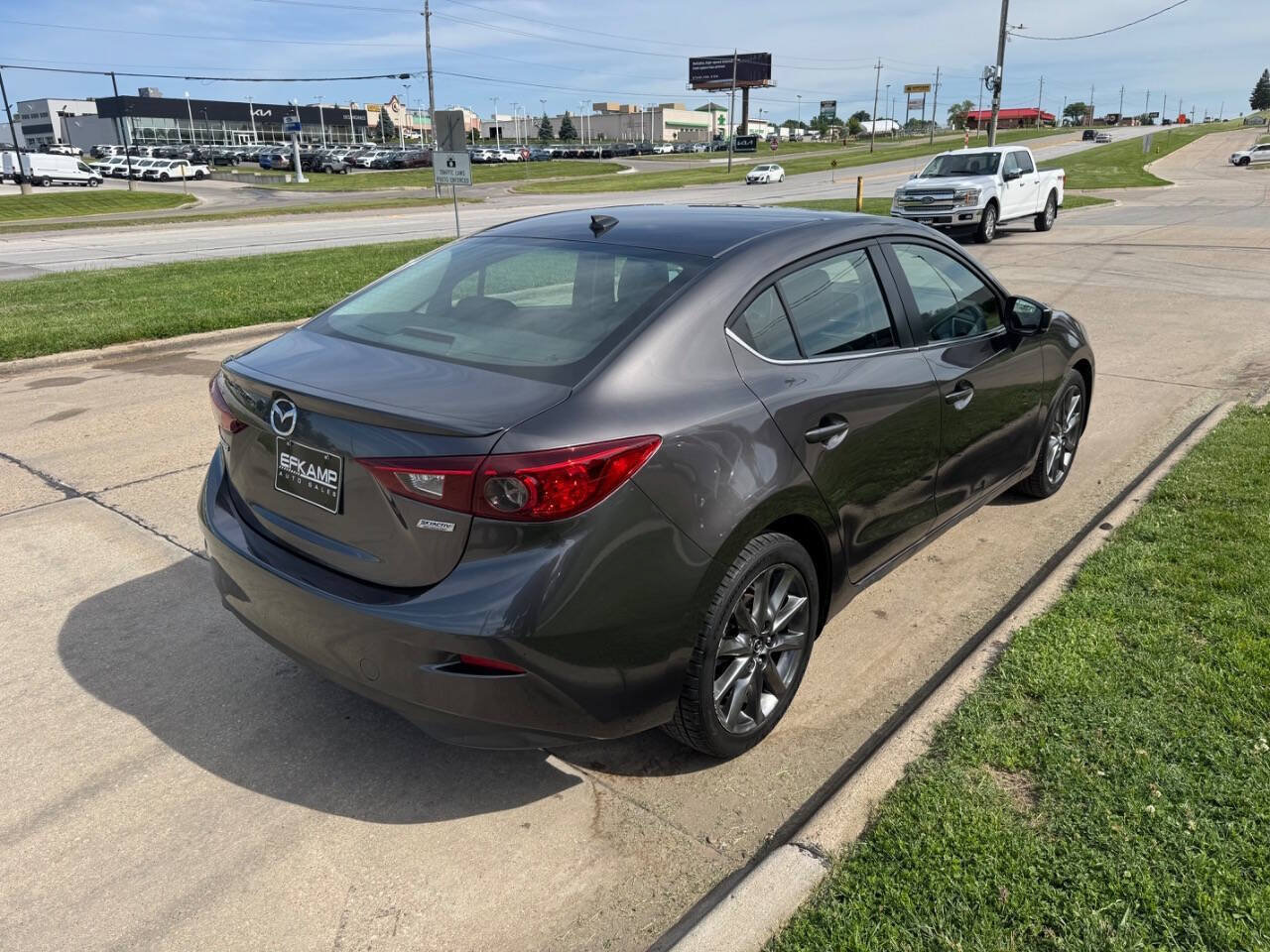 Used 2018 MAZDA MAZDA3 Touring FWD image 5