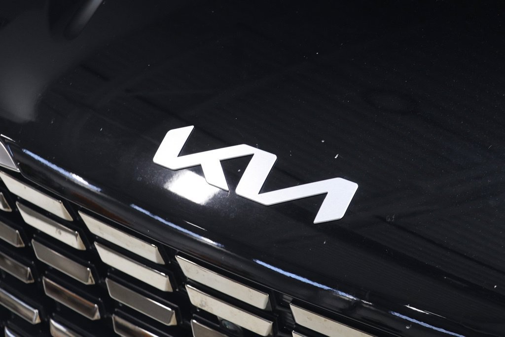 Used 2023 Kia Carnival SX Prestige FWD image 12
