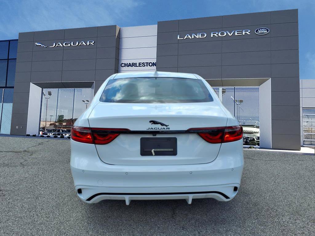 Used 2024 Jaguar XF R-Dynamic SE AWD/4WD image 4