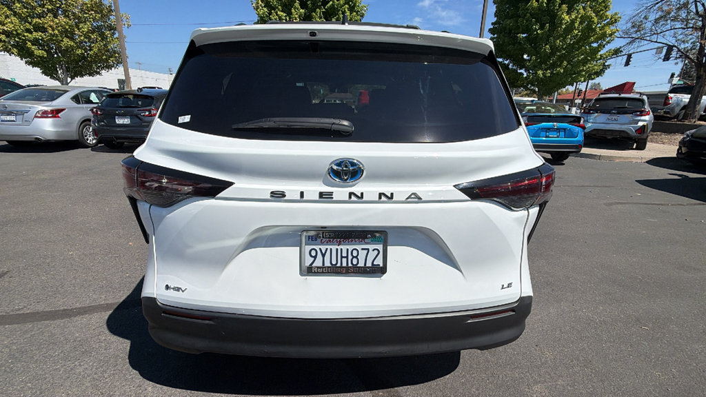 Used 2025 Toyota Sienna LE FWD image 5